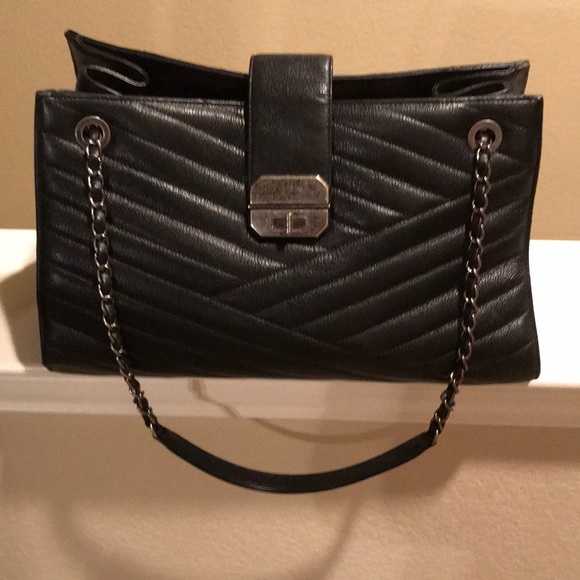 Authentic Chanel handbag brand new been carried 4 or 5 times. (Price drop) - Picture 3 of 9